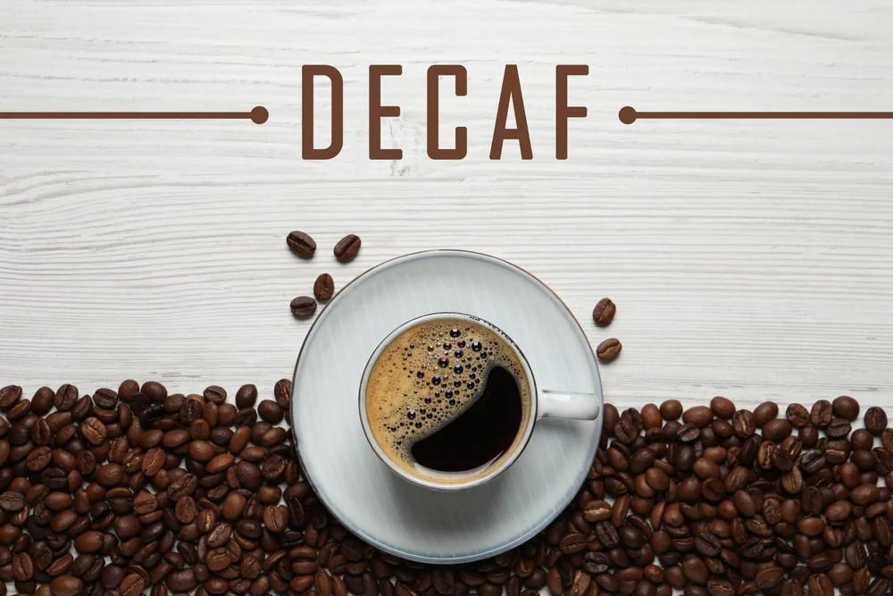 Cà phê Decaf là loại đã trải qua quá trình loại bỏ phần lớn caffeine trước khi đến các bước chế biến tiếp theo.